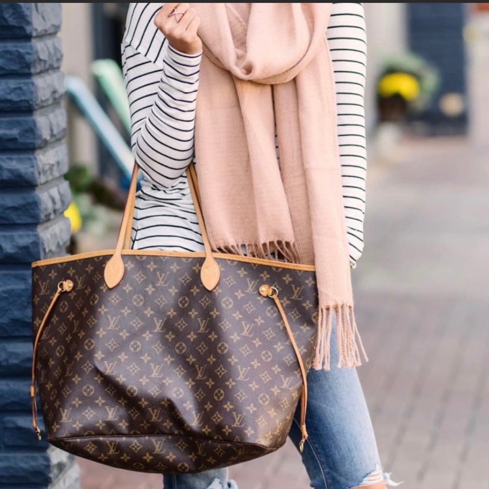 Like new Louis Vuitton neverfull GM, see pictures for defaults